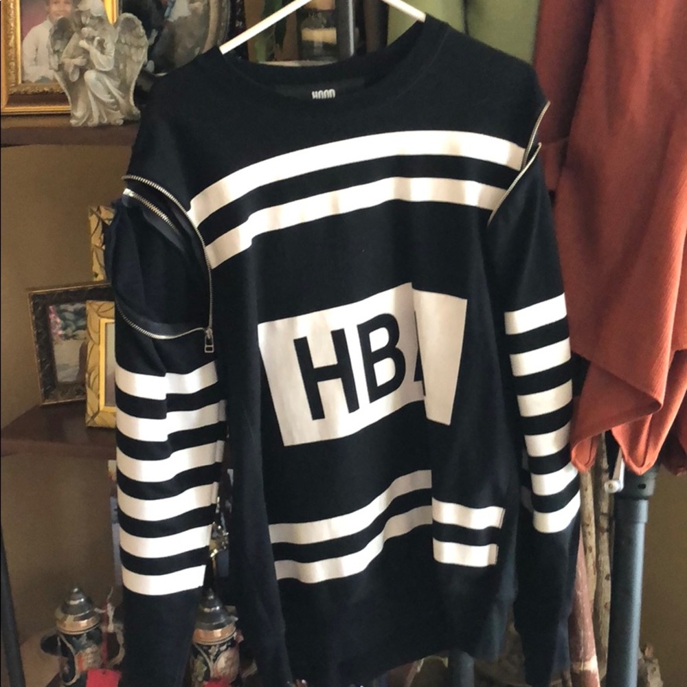 Medium hood by air zip sleeve crew neck